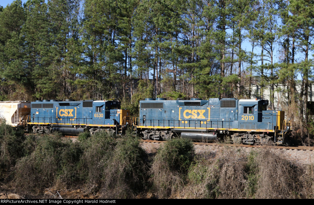 CSX 2010 & 6530 lead train L617-27 northbound